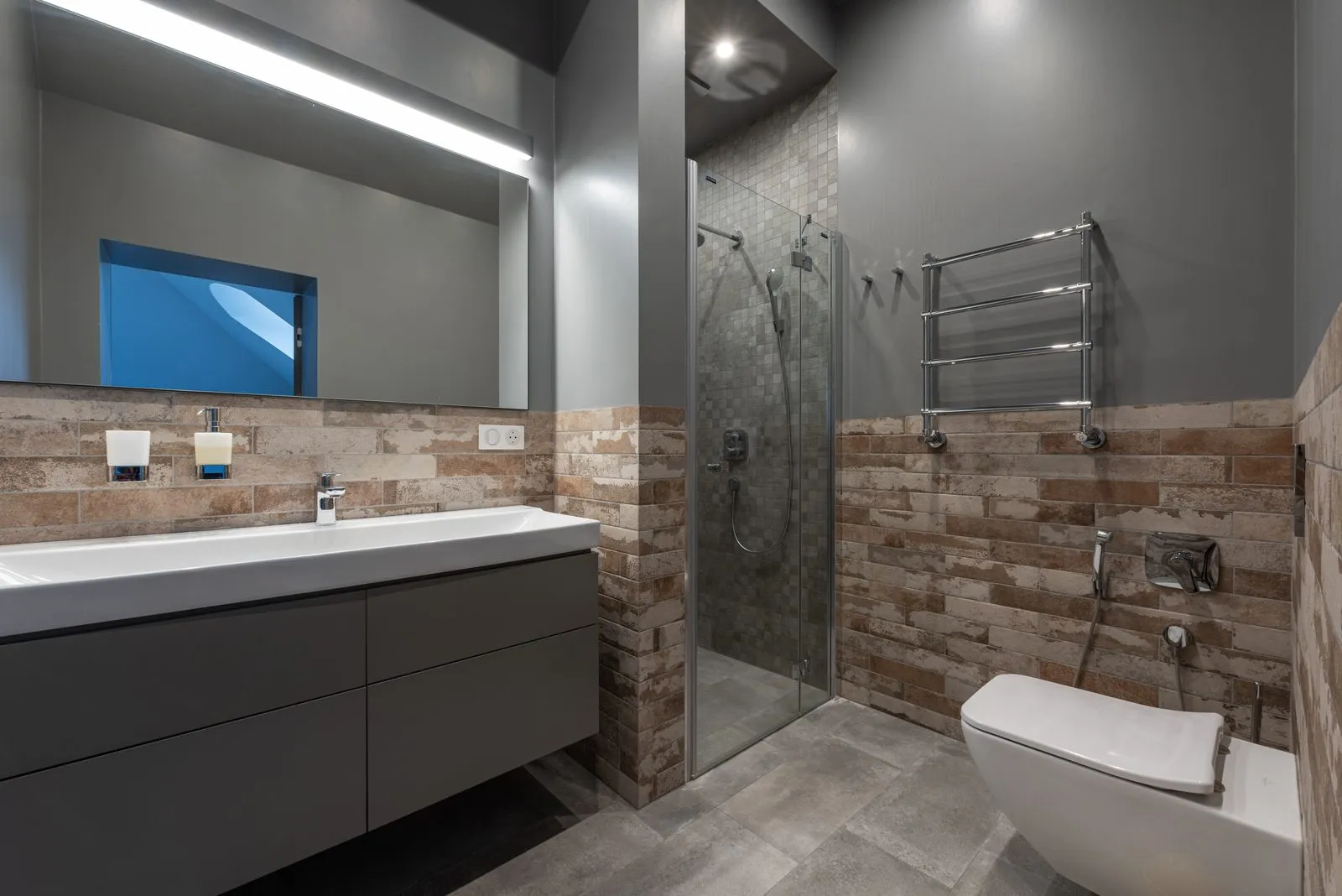 Modern bathroom with a floating vanity